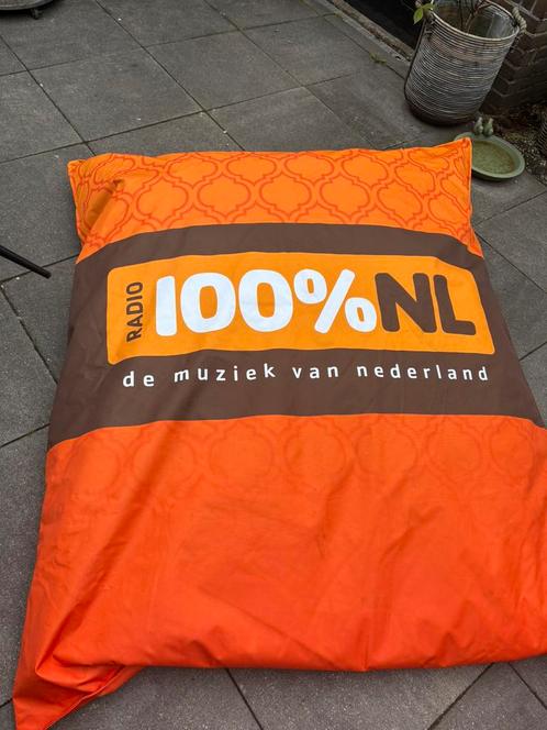 Leuke grote Radio 100%NL zitzak voor binnen en buiten, Huis en Inrichting, Zitzakken, Zo goed als nieuw, Ophalen
