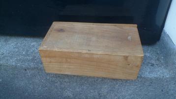 Houten kistje schaakstukken 32 schaak stukken schaakspel beschikbaar voor biedingen