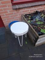 Houten krukje met metalen poten - decoratief, Ophalen, Gebruikt, Hout