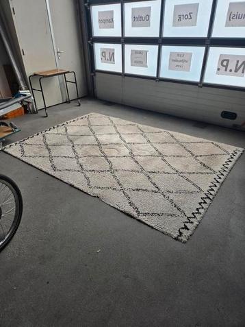 Vloerkleed 300 x 200 cm. beschikbaar voor biedingen