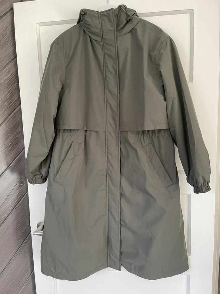 Winter en regenjas Oysho NIEUW 38, Kleding | Dames, Jassen | Winter, Nieuw, Maat 38/40 (M), Groen, Verzenden