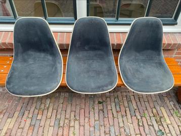 Herman Miller/Vitra Eames Fiberglas Chairs beschikbaar voor biedingen