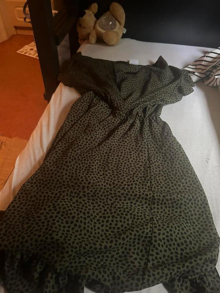Groene jurk met zwarte stippen, Kleding | Dames, Jurken, Gedragen, Maat 38/40 (M), Groen, Knielengte, Ophalen of Verzenden
