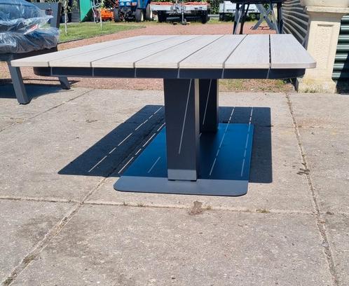 TAFEL IN HOOGTE VERSTELBAAR in 2 verschillende  tafelblad, Tuin en Terras, Tuinmeubel-accessoires, Nieuw, Ophalen