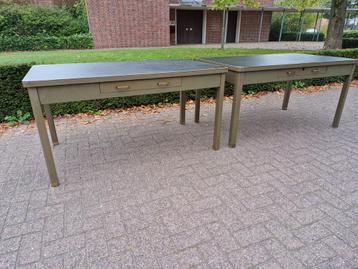 Vintage Acior Industrieel Bureau beschikbaar voor biedingen