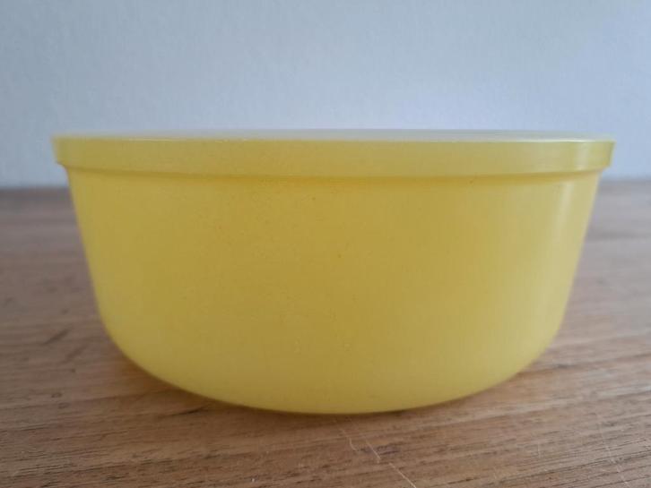 Arcopal opaal - retro - geel - Frankrijk, Verzamelen, Retro, Huis en Inrichting, Ophalen of Verzenden