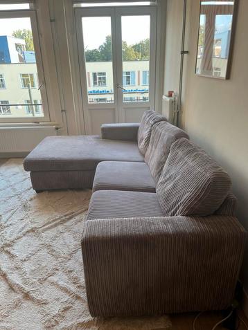 Comfortabele Hoekbank beschikbaar voor biedingen