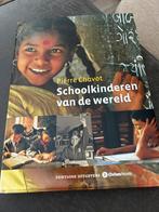 Schoolkinderen van de wereld - Pierre Chavot, Ophalen of Verzenden, Zo goed als nieuw