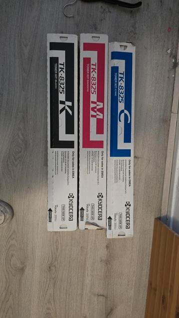 Kyocera TK-8325 Toner Kit (Zwart, Magenta en Cyaan)- Nieuw! beschikbaar voor biedingen