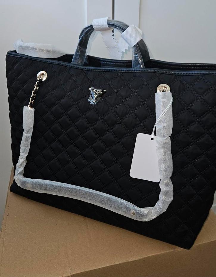 Guess shopper met pouch - grote zwarte tas, Sieraden, Tassen en Uiterlijk, Tassen | Damestassen, Nieuw, Shopper, Zwart, Ophalen of Verzenden