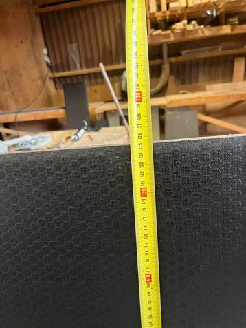 Betonplex 18mm honingraat profiel 60cmx125cm   50x beschikbaar voor biedingen