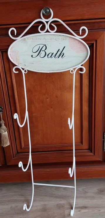 Leuk vintage handdoekenrekje voor de badkamer beschikbaar voor biedingen