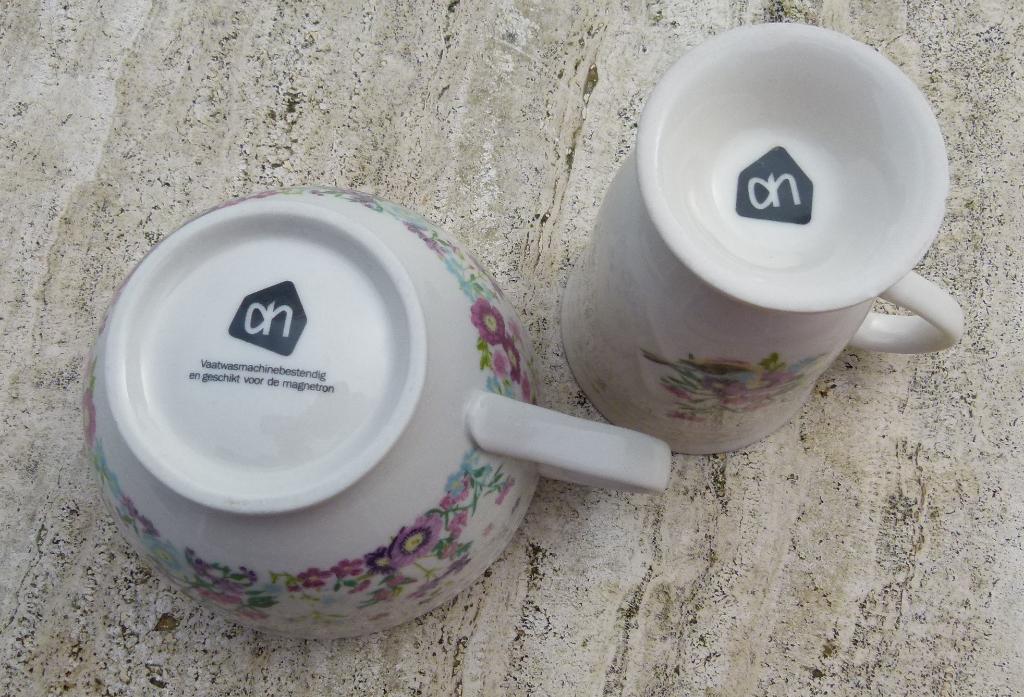 4 Retro Albert Heijn Mokken plus 1 Soepkom Bloemetjes, Huis en Inrichting, Nieuw, Ophalen of Verzenden, Wedgwood, Kop(pen) en/of Schotel(s)