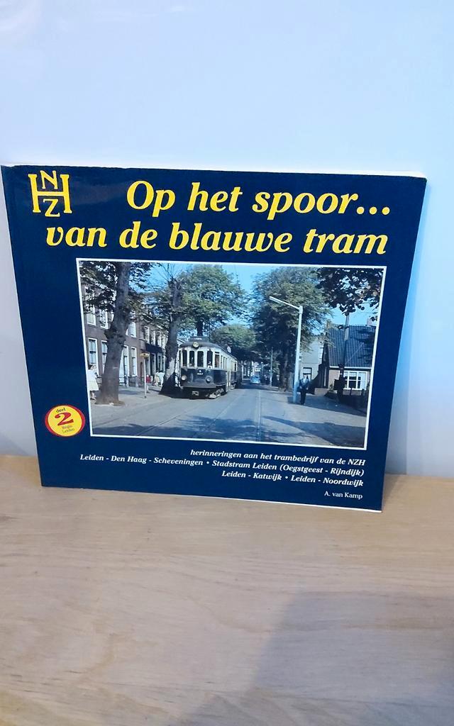 Op het spoor van de blauwe tram, Verzamelen, Spoorwegen en Tramwegen, Zo goed als nieuw, Tram, Ophalen of Verzenden