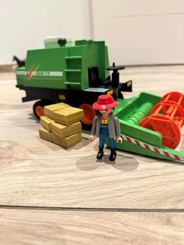 Playmobil Oogstmachine met Boer en Hooibalen beschikbaar voor biedingen