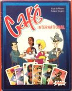 CAFÉ INTERNATIONAL - verdeel de gasten over de cafétafels, Nieuw, Ophalen of Verzenden, Amigo, Een of twee spelers