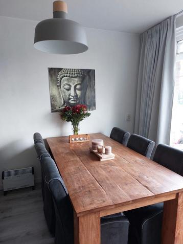 Mooie grote robuuste eettafel 6 tot 8 personen massief hout beschikbaar voor biedingen
