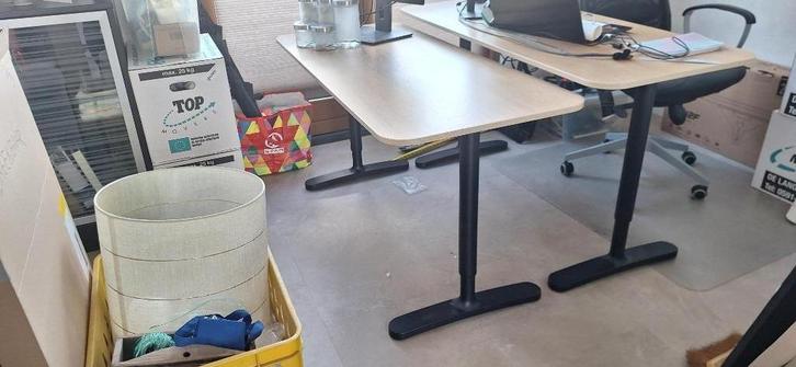 Ikea bureau verstelbaar, Huis en Inrichting, Bureaus, Zo goed als nieuw, Bureau, In hoogte verstelbaar, Ophalen