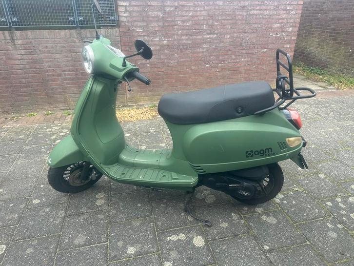 Agm vx50, Fietsen en Brommers, Snorfietsen en Snorscooters, Zo goed als nieuw, Overige merken, Benzine, Ophalen