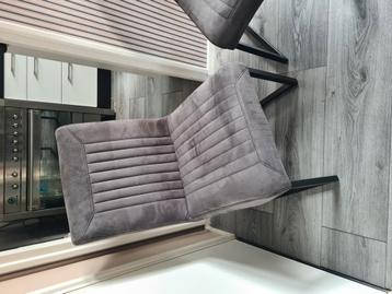 4 mooie eetkamer stoelen donker grijs beschikbaar voor biedingen