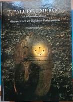 E Palude Emergo - Huub Kluijtmans - Peelvondsten, Ophalen of Verzenden, Zo goed als nieuw, Huub Kluijtmans
