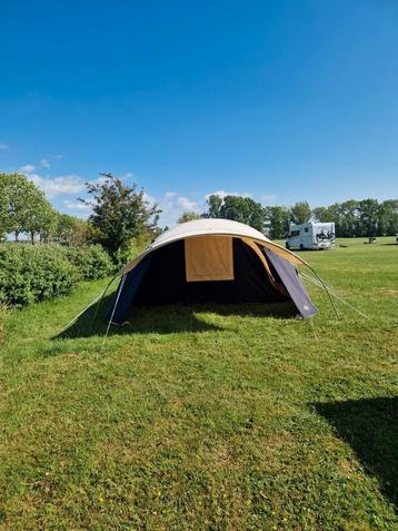 Te koop mooie ruime tent. beschikbaar voor biedingen