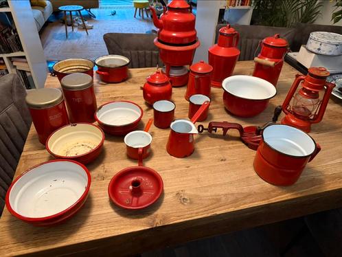 Vintage rood emaille keukenset – 20+ stuks, Antiek en Kunst, Antiek | Servies compleet, Ophalen of Verzenden