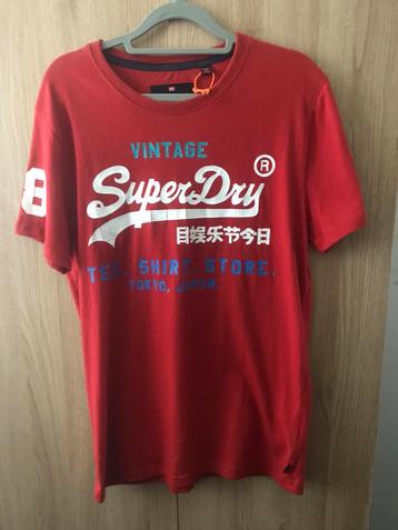 Superdry t- shirt kleine M beschikbaar voor biedingen
