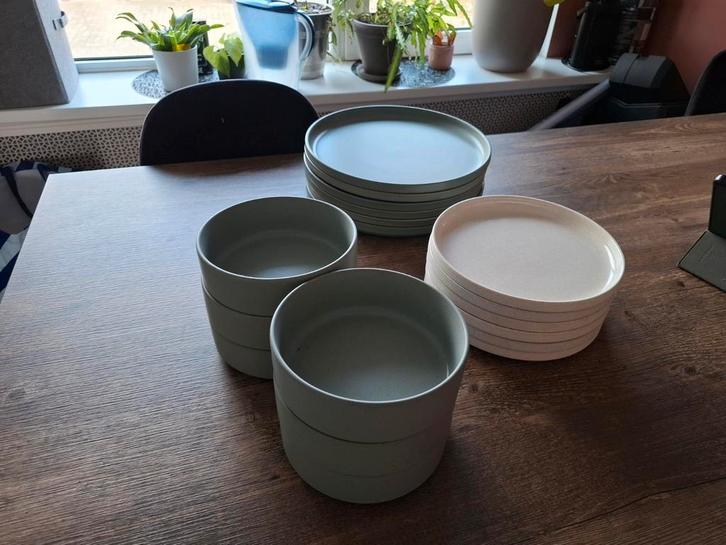 18 delig servies (2x), Huis en Inrichting, Keuken | Servies, Gebruikt, Compleet servies, Overige stijlen, Aardewerk, Ophalen of Verzenden