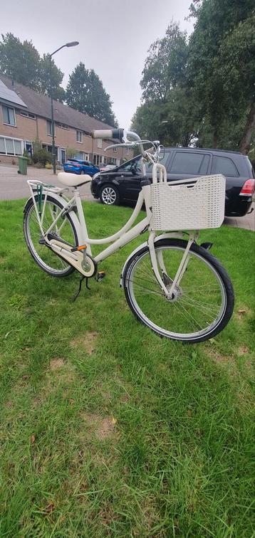 damesfiets in goede staat . Merk van batavus diva. beschikbaar voor biedingen