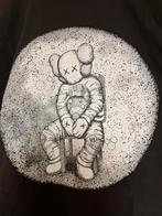 Size M - KAWS x Kid Cudi ‘Moon Man’ tee (vintage black), Kleding | Heren, Zwart, Nieuw, KAWS, Verzenden