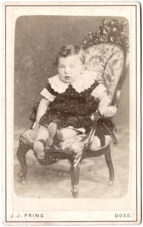 CDV - Kind - Jongen in Stoel - Foto Prins Goes, Verzamelen, Foto's en Prenten, Gebruikt, Foto, Kind, Voor 1940, Ophalen of Verzenden