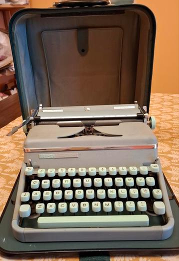Hermes 2000 typemachine met koffer.  beschikbaar voor biedingen