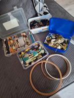 Hele box met borduurbenodigheden van stramien tot garen ., Hobby en Vrije tijd, Borduren en Borduurmachines, Ophalen of Verzenden
