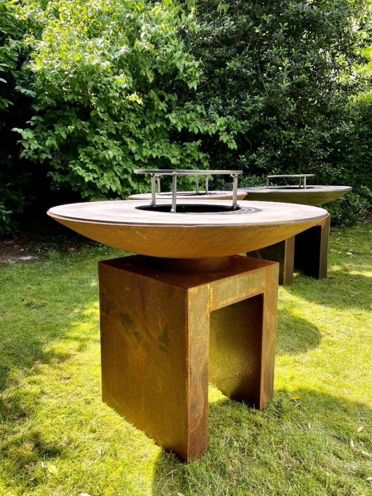 cortenstaal bbq, vuurschaal met bakplaat en grill, Tuin en Terras, Houtskoolbarbecues, Nieuw, Met accessoires, Ophalen