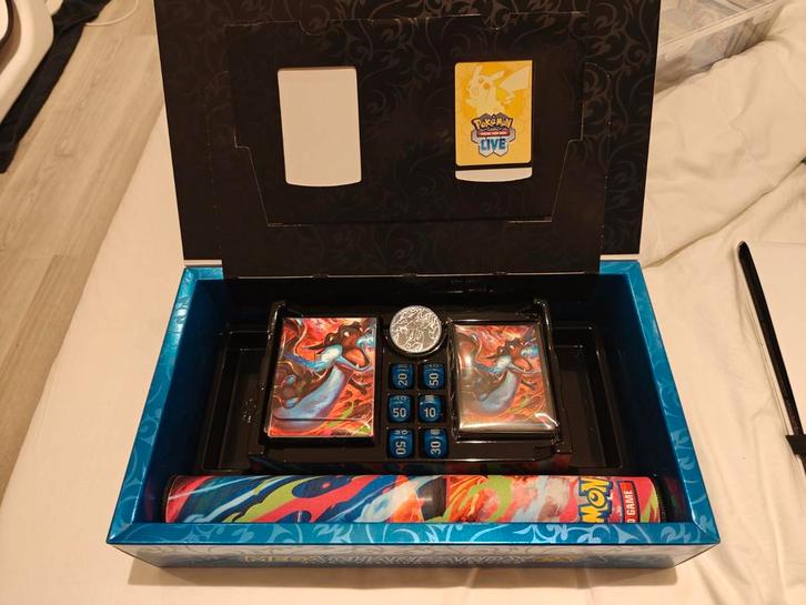 Mega Charizard X UPC (Zonder Packs/Promo's), Hobby en Vrije tijd, Verzamelkaartspellen | Pokémon, Zo goed als nieuw, Overige typen