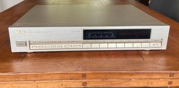 Akai quartz synthesizer tuner AT-52L beschikbaar voor biedingen