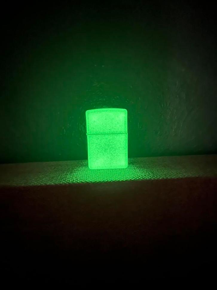 Zippo “Glow in the Dark”  Made in USA  In doos, als nieuw!, Verzamelen, Rookartikelen, Aanstekers en Luciferdoosjes, Zo goed als nieuw