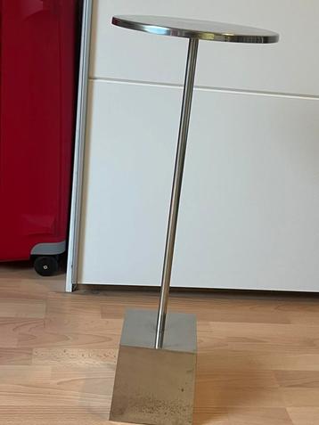 Bijzettafel Rond beschikbaar voor biedingen