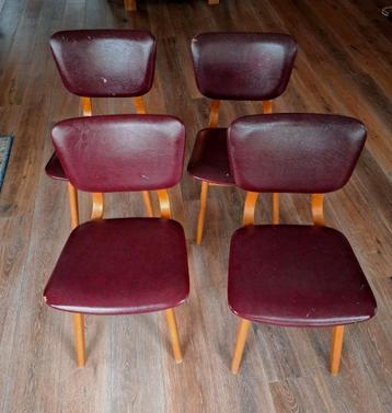Vier Mooie Oude Retro Stoeltjes beschikbaar voor biedingen