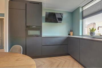 Zeer nette moderne complete zwarte keuken te  koop  beschikbaar voor biedingen