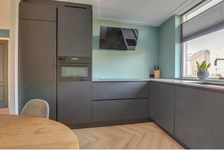 Zeer nette moderne complete zwarte keuken te  koop, Huis en Inrichting, Keuken | Complete keukens, Zo goed als nieuw, Hoekkeuken