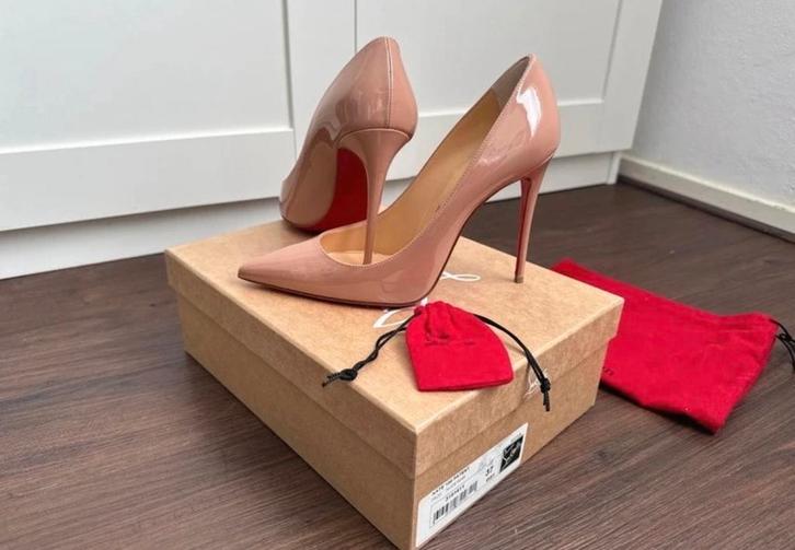 Christian Louboutin Pumps Maat 37, Kleding | Dames, Schoenen, Nieuw, Pumps, Beige, Verzenden