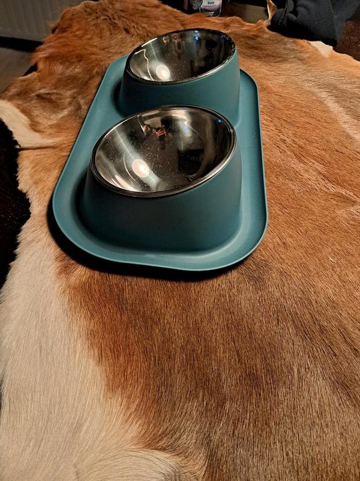 Honden voer en drink bakje Gratis ophalen, Dieren en Toebehoren, Hondenvoerbakken en Drinkbakken, Zo goed als nieuw, Anti-knoei
