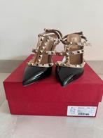 Valentino Garavani patent rockstud pump 37,5, Pumps, Zwart, Ophalen of Verzenden, Zo goed als nieuw