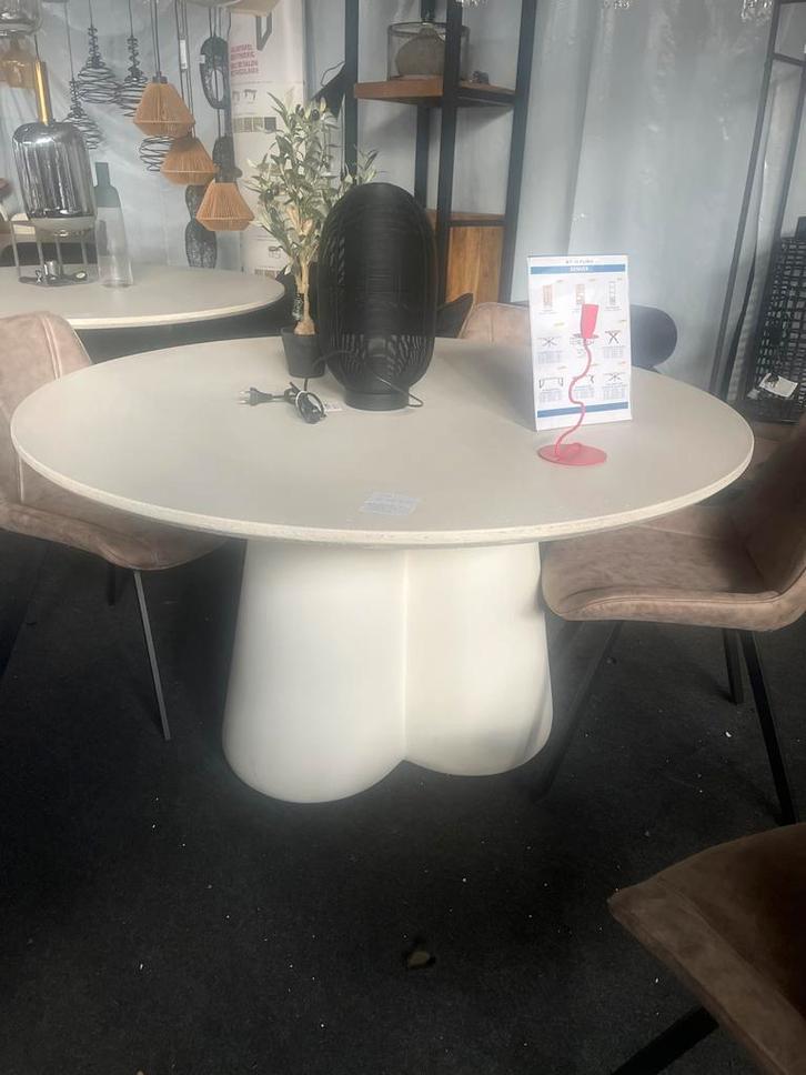 Ronde betonnen eettafel - 140cm - Weco Meubelen, Huis en Inrichting, Woonaccessoires | Overige, Zo goed als nieuw, Ophalen