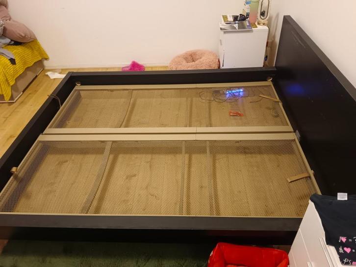 Bed frame met metaal lattenbodem, Huis en Inrichting, Slaapkamer | Bedden, Gebruikt, Tweepersoons, 180 cm, 210 cm, Metaal, Zwart