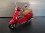 Vespa Primavera Schaal 1:12, Hobby en Vrije tijd, Modelauto's | 1:5 tot 1:12, Nieuw, Ophalen of Verzenden, Maisto, 1:9 t/m 1:12