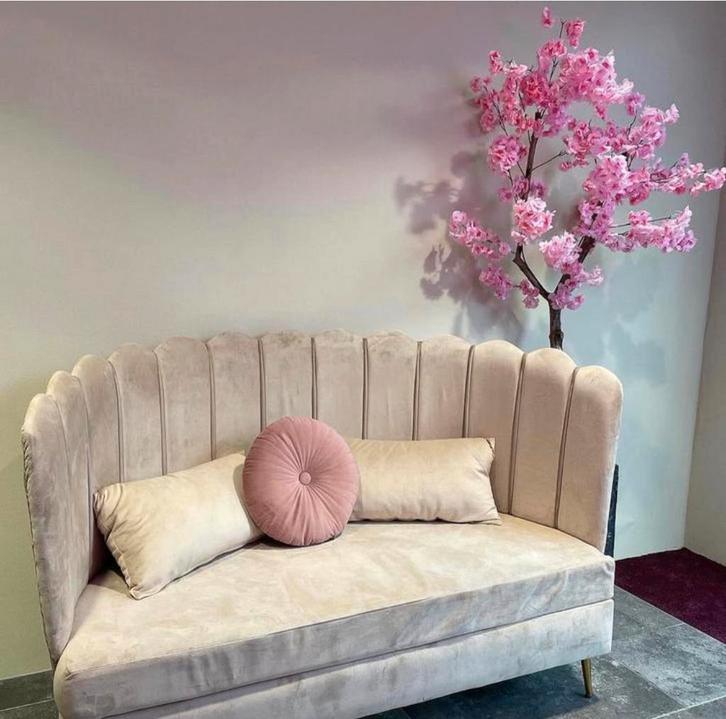 Beige velvet schelp bankje, Huis en Inrichting, Banken | Sofa's en Chaises Longues, Zo goed als nieuw, Tweepersoons, Minder dan 150 cm