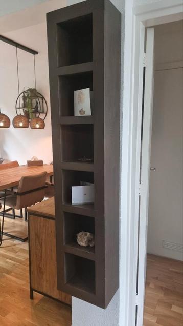 Donkerbruine wandkast/boekenkast 5 vakken staand / hangend  beschikbaar voor biedingen